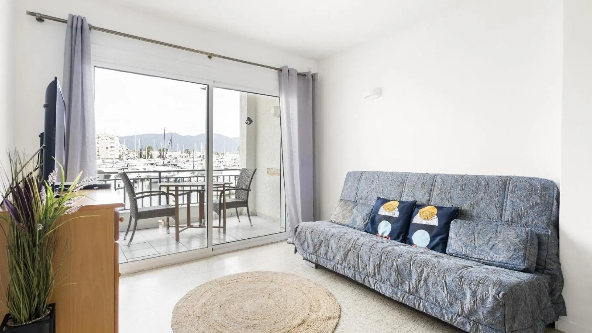Ferienwohnung Fuer 4 Personen Ca 40 Qm In Empuriabrava, Costa Brava Golf De Roses