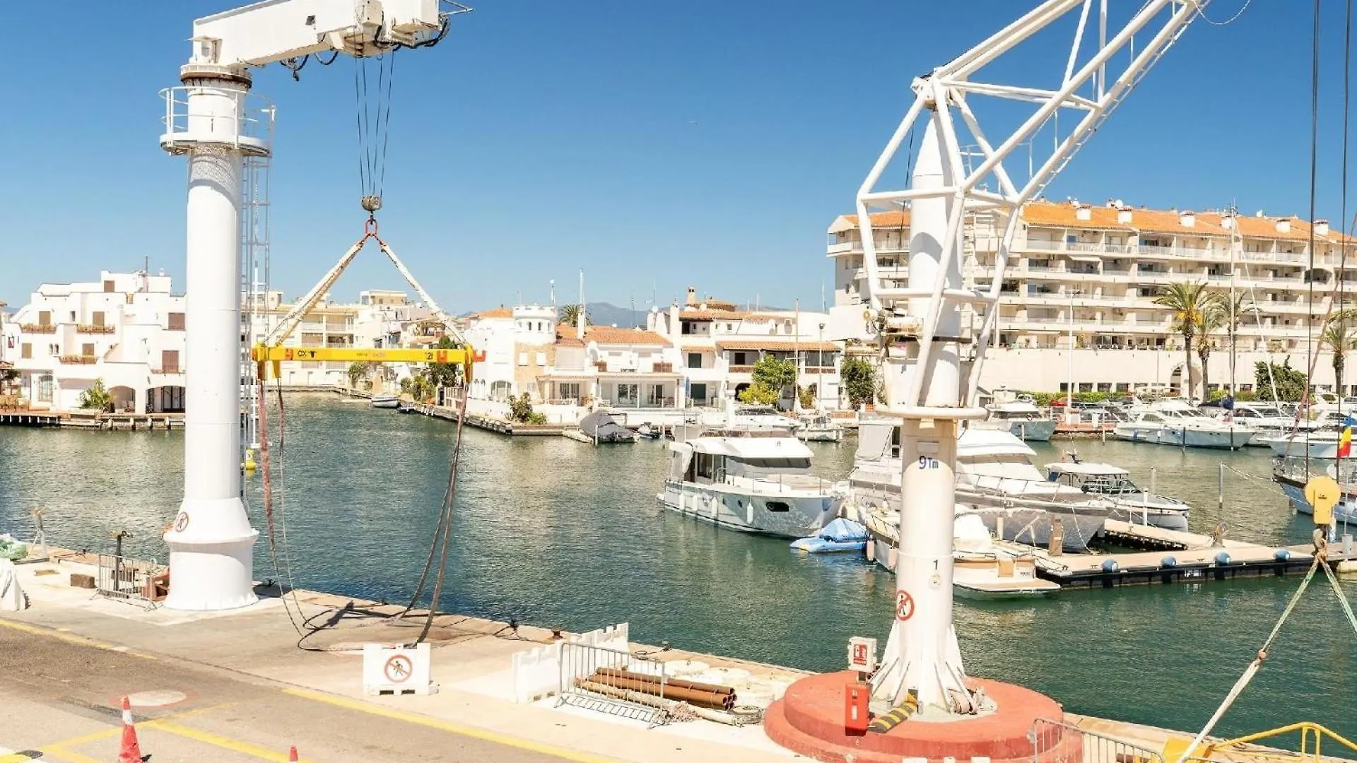 Ferienwohnung Fuer 4 Personen Ca 40 Qm In Empuriabrava, Costa Brava Golf De Roses Apartment Empuriabrava